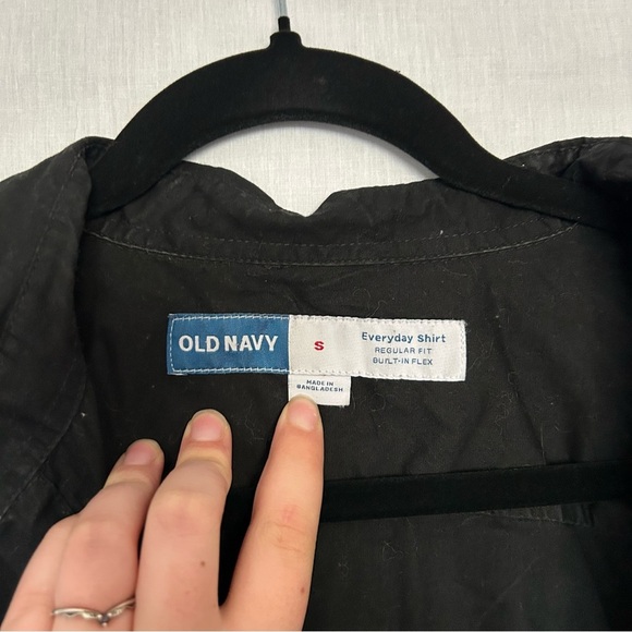 💙3 for $30💙 OLD NAVY Everyday Shirt Built in Flex Black Jack Button down - Picture 2 of 5